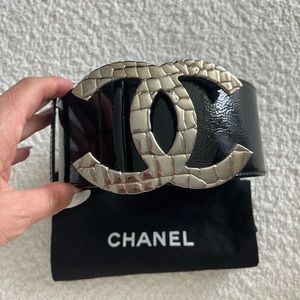 CHANEL BLACK WIDE PATENT LEATHER LARGE CC BELT SIZE 80/32 NEW WITHOUT TAGS.